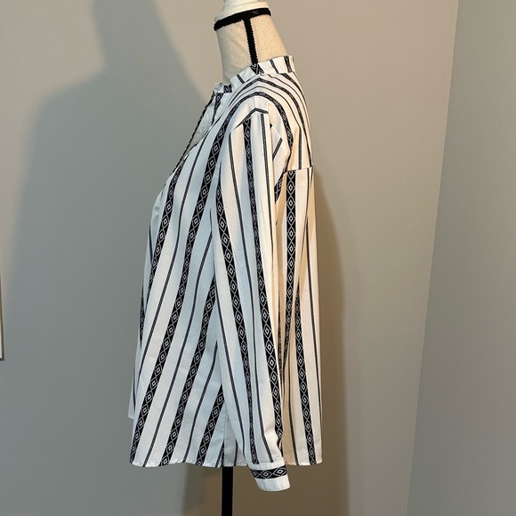 Long sleeve button down top - Picture 4 of 4